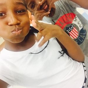 Meet your Posher, Lora